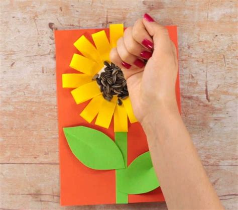 Paper Loops Sunflower Craft With Seeds Sunflower Crafts Seed Craft