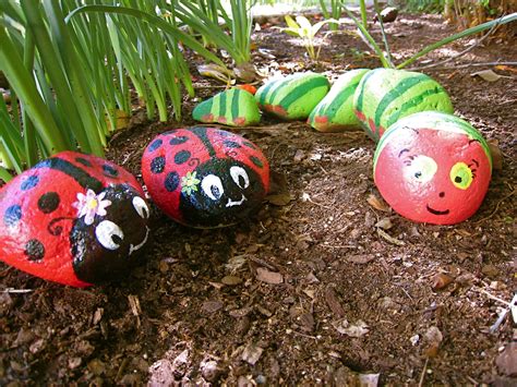 Thrifty Nifty Things: Spring Rock Critters