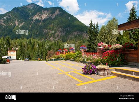 Canyon Hot Springs Canada Hi Res Stock Photography And Images Alamy