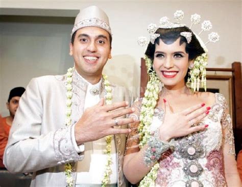 Jarang Unggah Foto Bersama Suami Carissa Putri Tampil Dengan Gaya