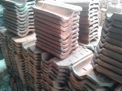 Sedangkan genteng metal minimalis, merupakan jenis genteng metal yang hanya dilapisi dengan pelapis cat khusus. Jenis Genteng Dan Harganya - Desain Rumah