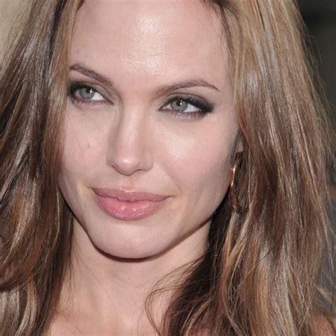 Angelina Jolie Ses Tatouages En Photo Et Décryptés