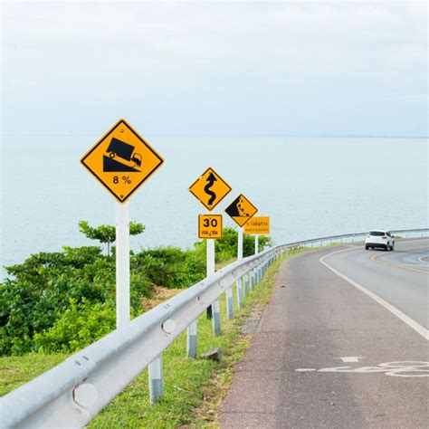 Unexpected Traffic Signs Around The World World Pictures