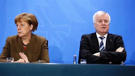 Flüchtlingspolitik Seehofer Droht Merkel Weiter Mit Verfassungsklage