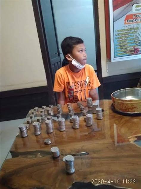 Menakjubkan Bocah 9 Tahun Di Bandung Sumbangkan Tabungan Bantu Tenaga