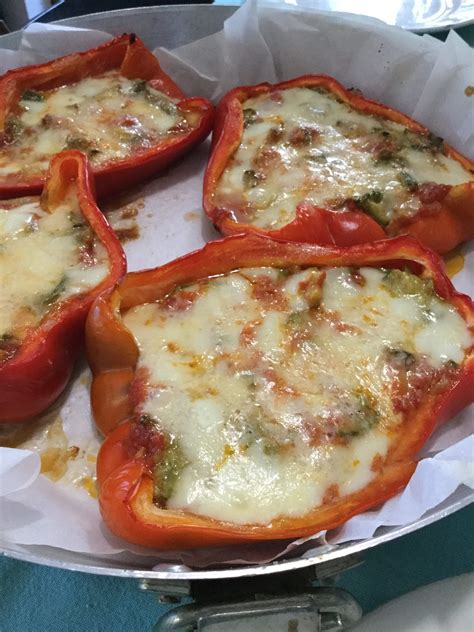Prima di passare alla ricetta vera e. Peperoni ripieni | Un ripieno insolito per un piatto ...