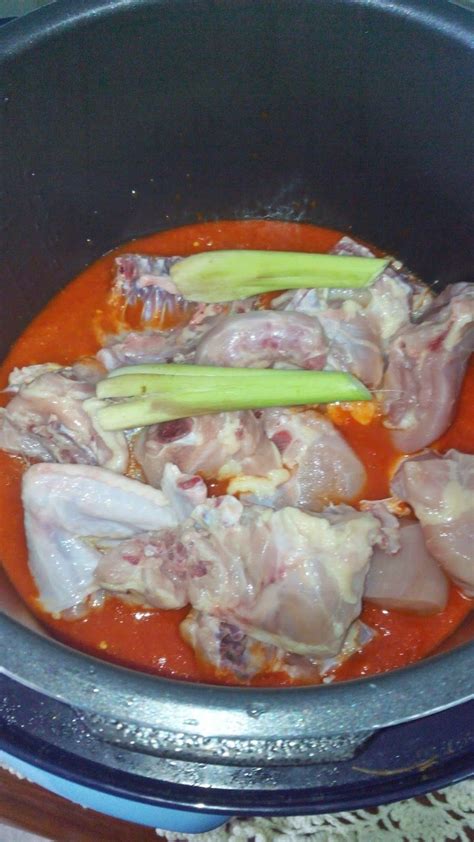 رندڠ) adalah masakan daging asli indonesia yang berasal dari minangkabau. Sajian Dapur Bonda: Rendang Pedas Ayam, 8 minit dengan ...