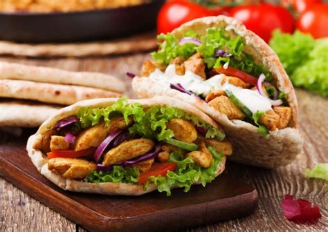Shredded salad with chicken and toasted bread. Spicy Chicken Pitta Pockets - HEART UK