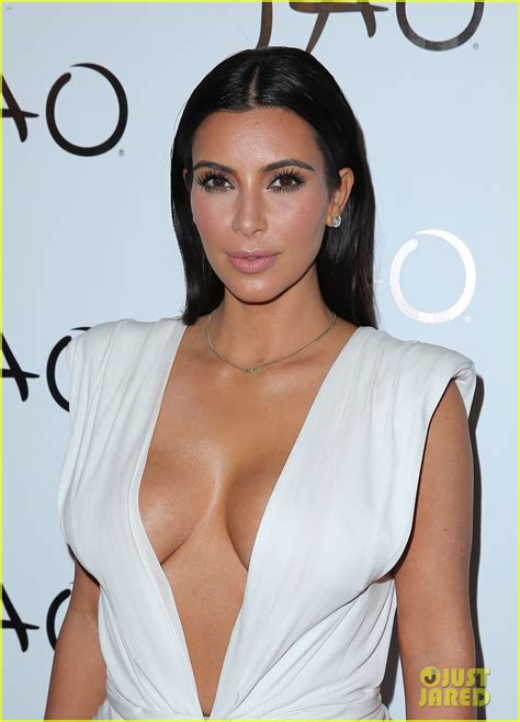 Photo Kim Kardashian Shows Major Cleavage At Las Vegas Birthday Party