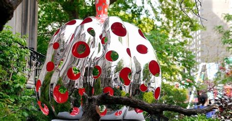 Yayoi kusama will be featured across the new york botanical garden in 2020 with mirrored environments, large sculptures, sketches and more. Yayoi Kusama's New York Botanical Garden Show Postponed ...