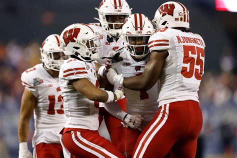 Wisconsin 2023 Depth Chart Projections How Defense Specialists Shape Up For Luke Fickell The