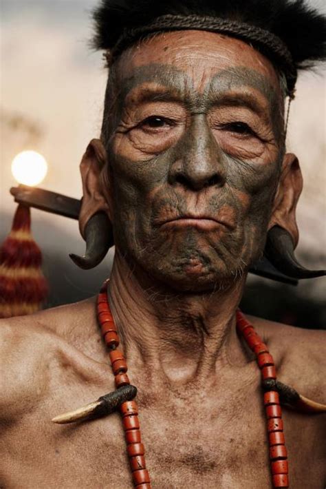 Twarzą w twarze Pełne emocji portrety plemion Afryki i Azji GALERIA National Geographic