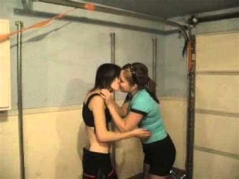 Girls Kissing Youtube