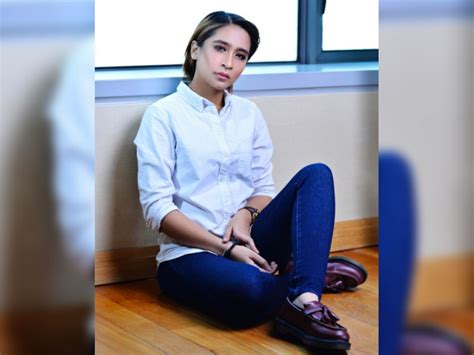 Ara johari (nurfarrah izzatie binti johari) текст песни racun hati: 'Masih Terbayang Wajah Pencuri Senyum Sinis' - Ara Johari ...