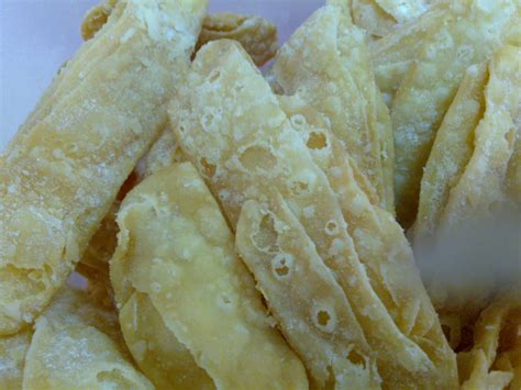 Dengan kandungan nutrisinya, lidah buaya dikenal memiliki manfaat untuk kulit termasuk wajah. DIARY HANI.COM: NAMA KUIH PELIK DI MALAYSIA