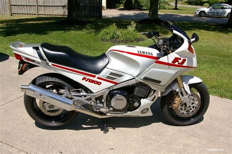 Claimed horsepower was 122.3 hp (91.2 kw) @ 8500 rpm. 1989 FJ1200 w/FZR1000 mods - Very Clean!