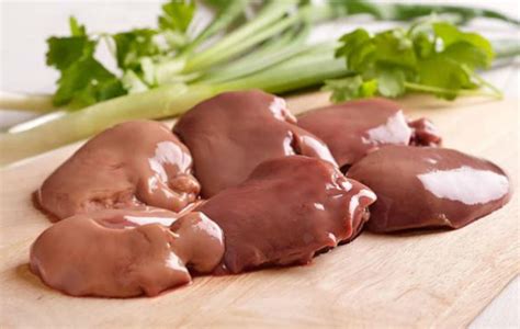 No debería haber ninguna diferencia entre las pechugas que compras frescas y aquellas envasadas. Receta de higaditos de pollo fritos al estilo casero