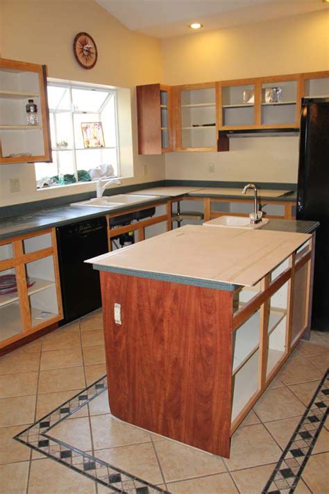 Painting kitchen cabinets can save you the headache (and expense) of a huge renovation project. Cabinet Refacing Before and After