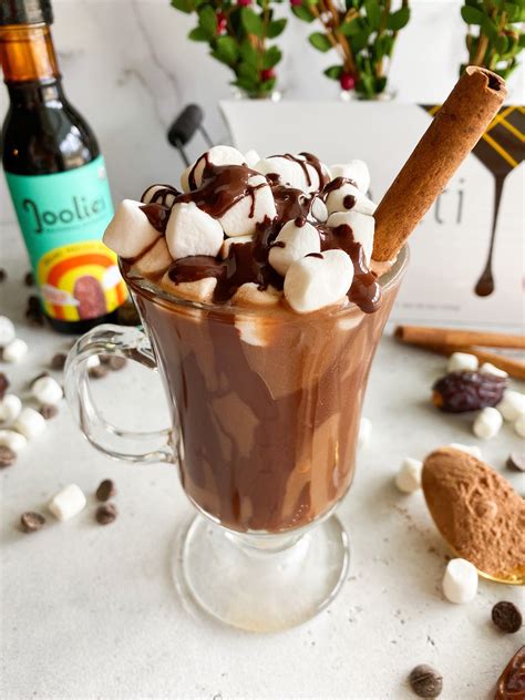 This vegan chocolate mousse tart is so smooth and has that rich dark chocolate flavor that you won't forget. Date Sweetened Vegan Hot Chocolate in 2020 (With images ...