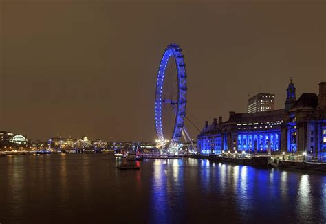 London Eye At Night Photograph By Daniel Sambrausscience Photo Library