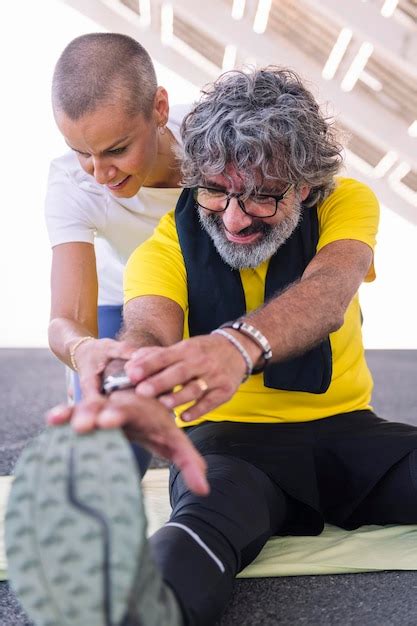 Premium Photo Senior Man Stretching Legs With Personal Trainer