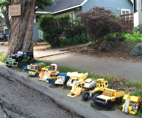 > community events for sale gigs housing jobs resumes services. Craigslist East Bay Free Furniture | online information