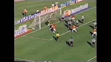 O duelo terá transmissão ao vivo pelo premiere, disponível para assinantes. Internacional 1 X 0 Atlético Mineiro 2001 GOL - YouTube