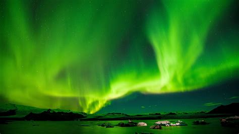 Desktop Wallpaper Aurora Borealis In Iceland Hd Image Picture
