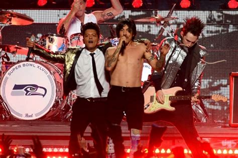 Bruno Mars și Red Hot Chili Peppers La Super Bowl 2014 Video