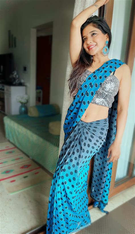 Sakshi Agarwal Hot Navel Photos In Saree South Indian Actress