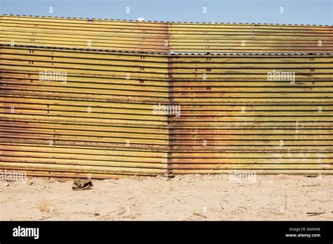 Border Wall Usa Mexico Hi Res Stock Photography And Images Alamy