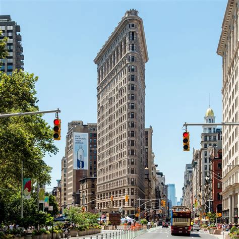 New Yorks Iconic Flatiron Building Sold For 190 Million In A Bitter