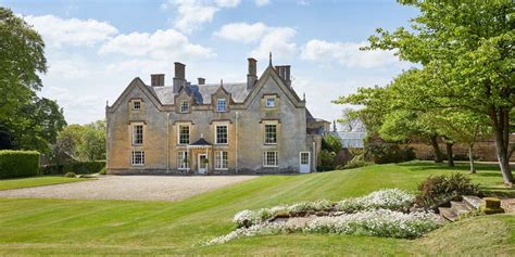 17th Century English Manor With Modern Amenities Comes To Market Barrons