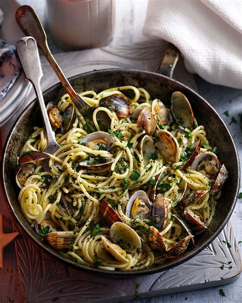 Spaghetti alle vongole recipe