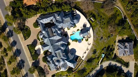 Youtuber Jeffree Star Releases House Tour Of New 146m Hidden Hills