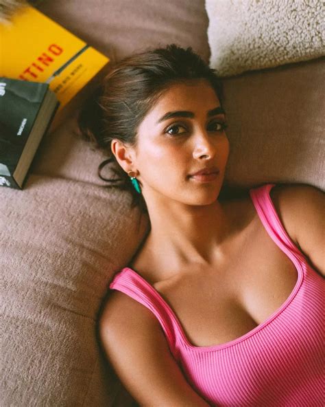 pic talk hot and sultry pooja hegde