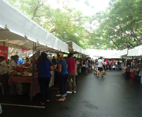 €8.50m * oct 1, 2001 in genova, italy Follow that craving: The hustle and bustle of Salcedo market