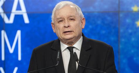 Trzech posłów ogłosiło odejście z klubu. Sondaż: PiS traci większość
