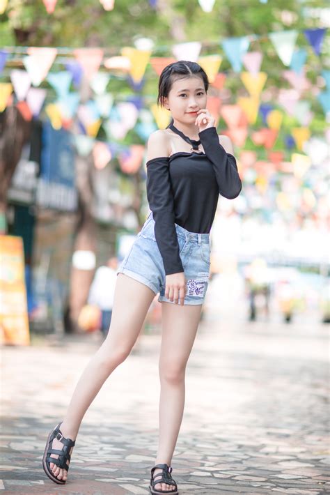 무료 이미지 사람들 소녀 여자 다리 초상화 모델 어린 봄 유행 조깅 의류 레이디 신발류 복부 사진 촬영 3487x5230 1291078