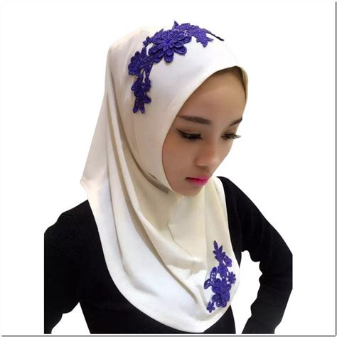 Membuat bunga dengan bordir 'tempel'. 5 Contoh Model Hijab Dengan Renda Bordir Tempel Cantik dan ...