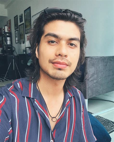 Saya nak cari perempuan yang boleh ketepikan ego, ketepikan pandangan sendiri atau yang membolehkan saya mendengar nasihatnya, mungkin dialah wanita yang tepat itu. 10 Fakta Menarik Tentang Ben Amir (Pelakon Drama Sweet ...