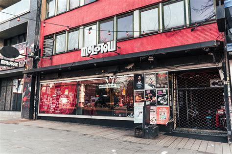 Masken sind inzwischen gut zu bekommen. Corona-Krise: Clubkultur vorm Kahlschlag | Mit Vergnügen ...