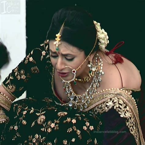 Divyanka Tripathi Sexy Cleavage N Navel Show Hd Tv Caps