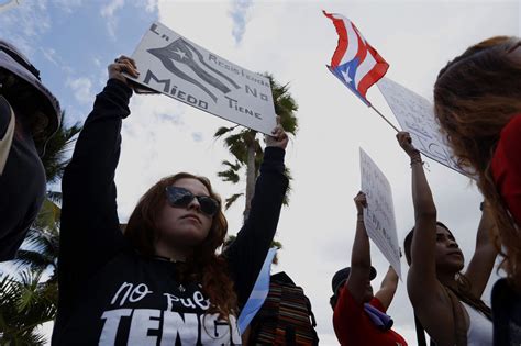 Queman Banderas De Eu En Manifestaciones En Puerto Rico