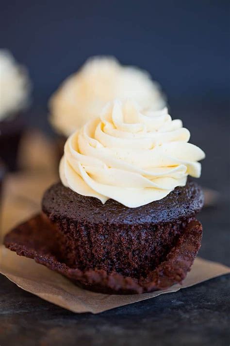 Chocolate Cupcakes With Vanilla Frosting Recipe Frosting Recipes Chocolate Cupcakes