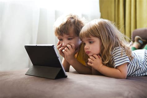 What Parents Need To Know About Their Kids Screen Time And Ocular