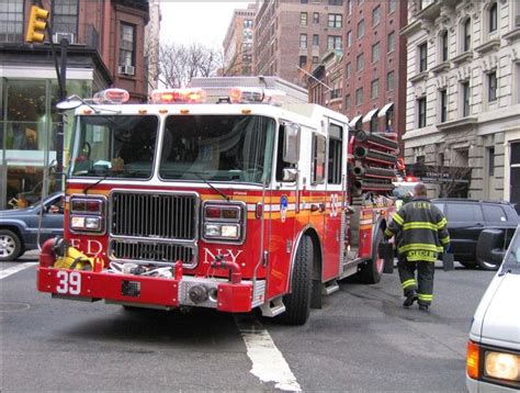 Fdny Engine 39 Seagrave Pumper Fdny Fire Service Fire Trucks