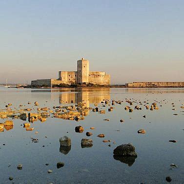 Ustica ist eine kleine vulkanische insel im tyrrhenischen meer nördlich von sizilien. Ustica - Sizilien - italien.de