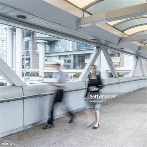 Covered Pedestrian Bridge Fotografías E Imágenes De Stock Getty Images