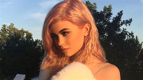 kylie jenner s hair is now the prettiest shade of pink cosmo ph
